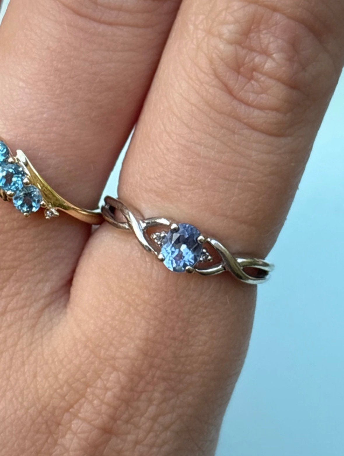 9 karaat witgouden ring met blauwe steen en diamantjes, Sieraden, Tassen en Uiterlijk, Ringen, Wit, Ophalen of Verzenden, Dame