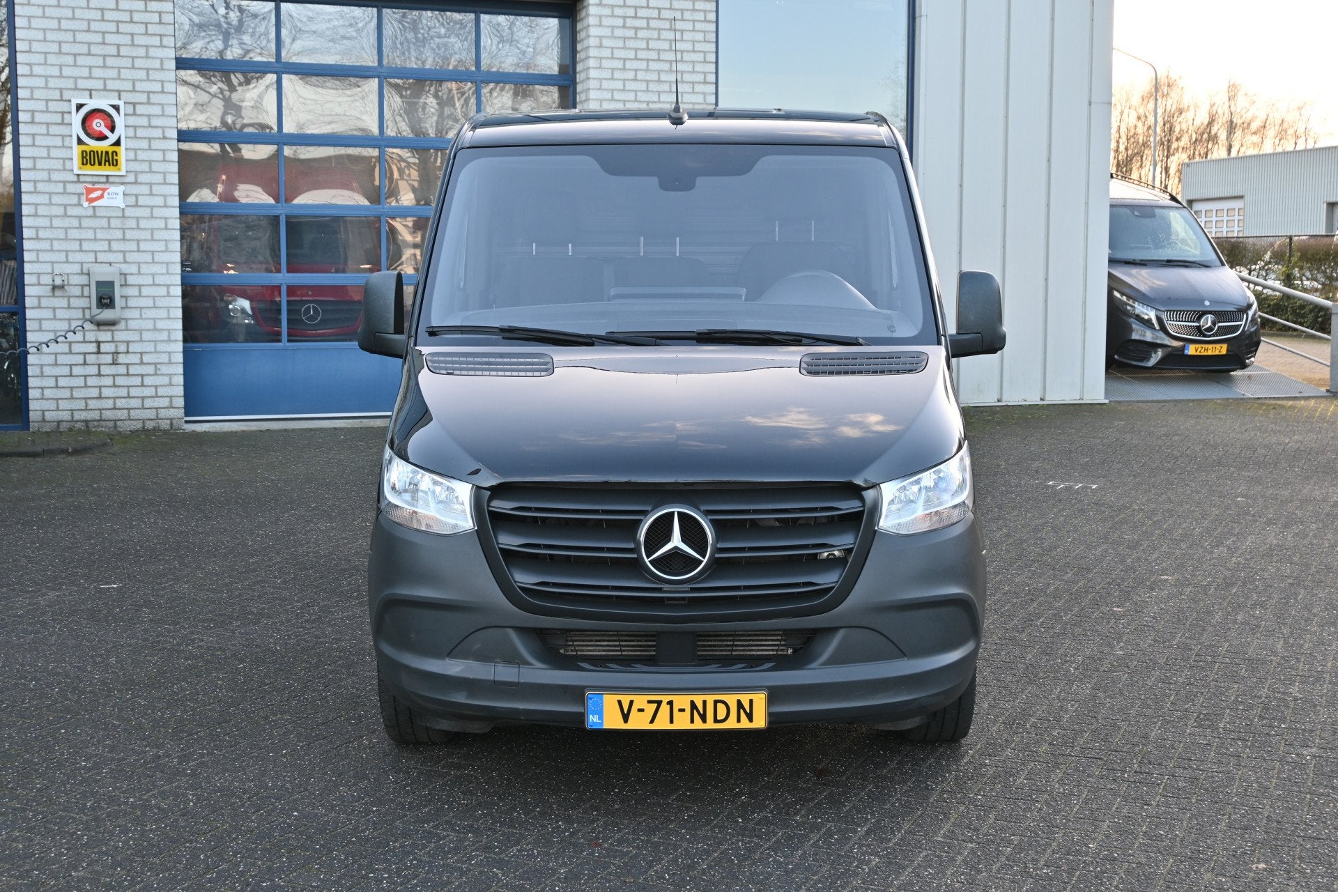 Mercedes-Benz Sprinter 214 CDI L1H1 FWD MBUX met camera, Tre, Voorwielaandrijving, Gebruikt, Euro 6, Zwart