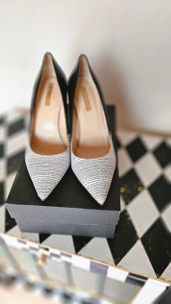 Stijlvolle zwart-witte pumps met streepjespatroon - maat 38, Pumps, Zwart, Ophalen of Verzenden, Onbekend