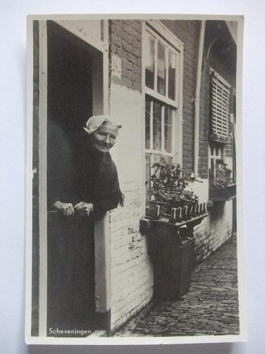 P205 Scheveningen - Vrouw in klederdracht, Verzenden, 1940 tot 1960, Ongelopen, Zuid-Holland
