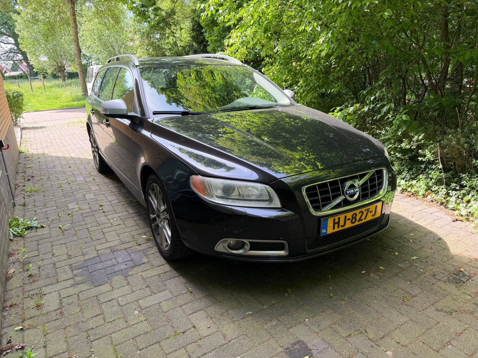 Volvo V70 2.5 T AUT 2009 Zwart, Auto's, 1800 kg, 1567 kg, 93 €/maand, Geïmporteerd