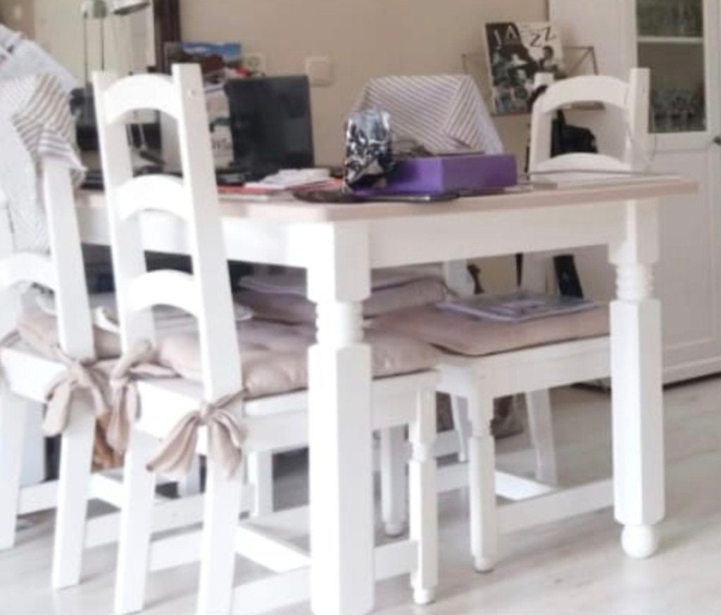 4 witte eetkamerstoelen met zandkleurige kussens, Huis en Inrichting, Ophalen, Hout, Gebruikt, Wit