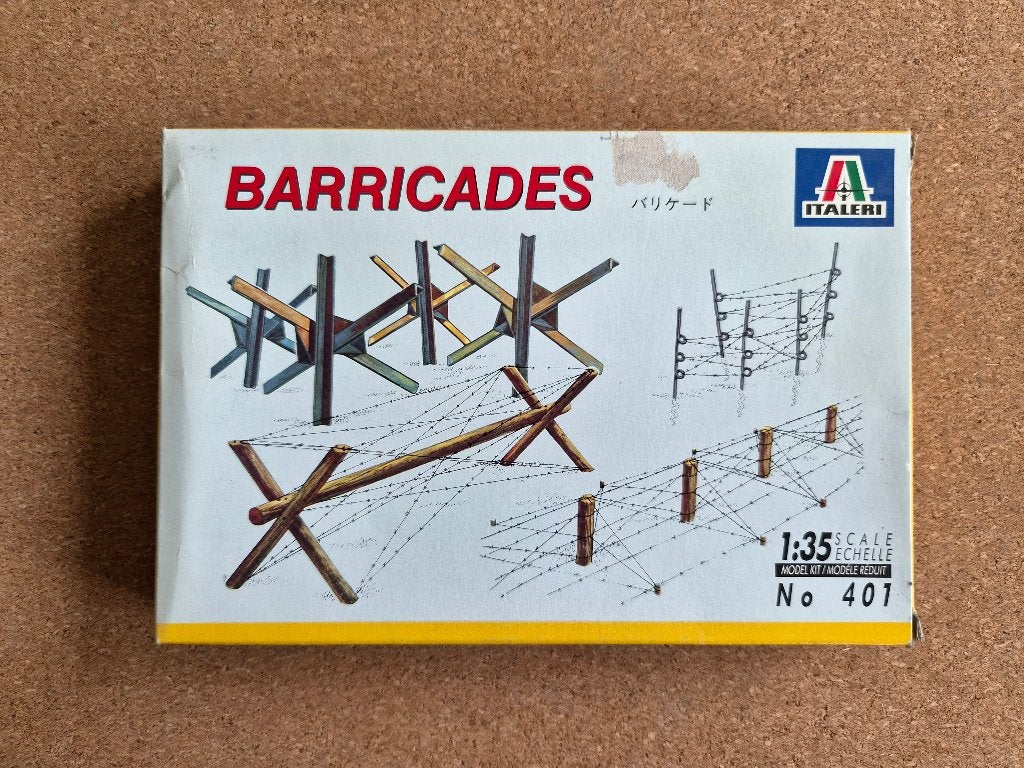 Italeri 401 Barricades 1:35 (incompleet), Gebruikt, Ophalen of Verzenden, 1:35 tot 1:50, Diorama