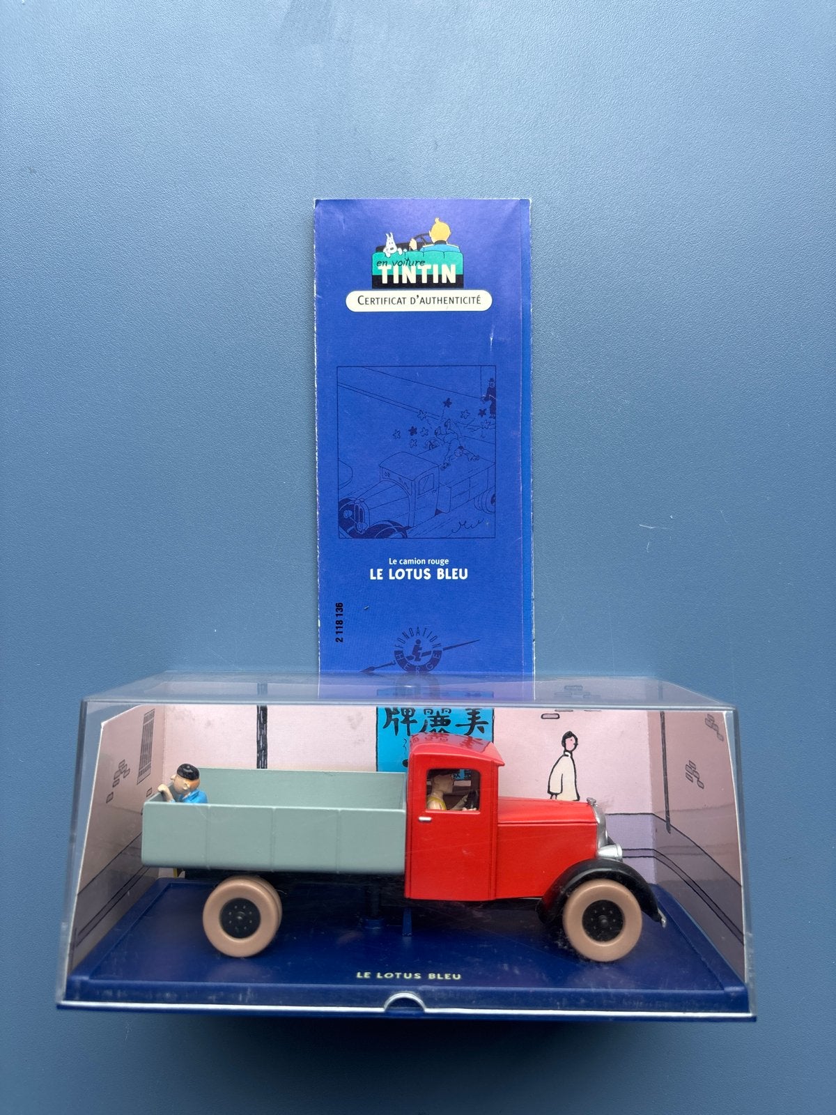 Kuifje auto 1/43 - De Blauwe Lotus vrachtwagen, Hobby en Vrije tijd, Modelauto's | 1:43, Ophalen of Verzenden, Nieuw, Bus of Vrachtwagen