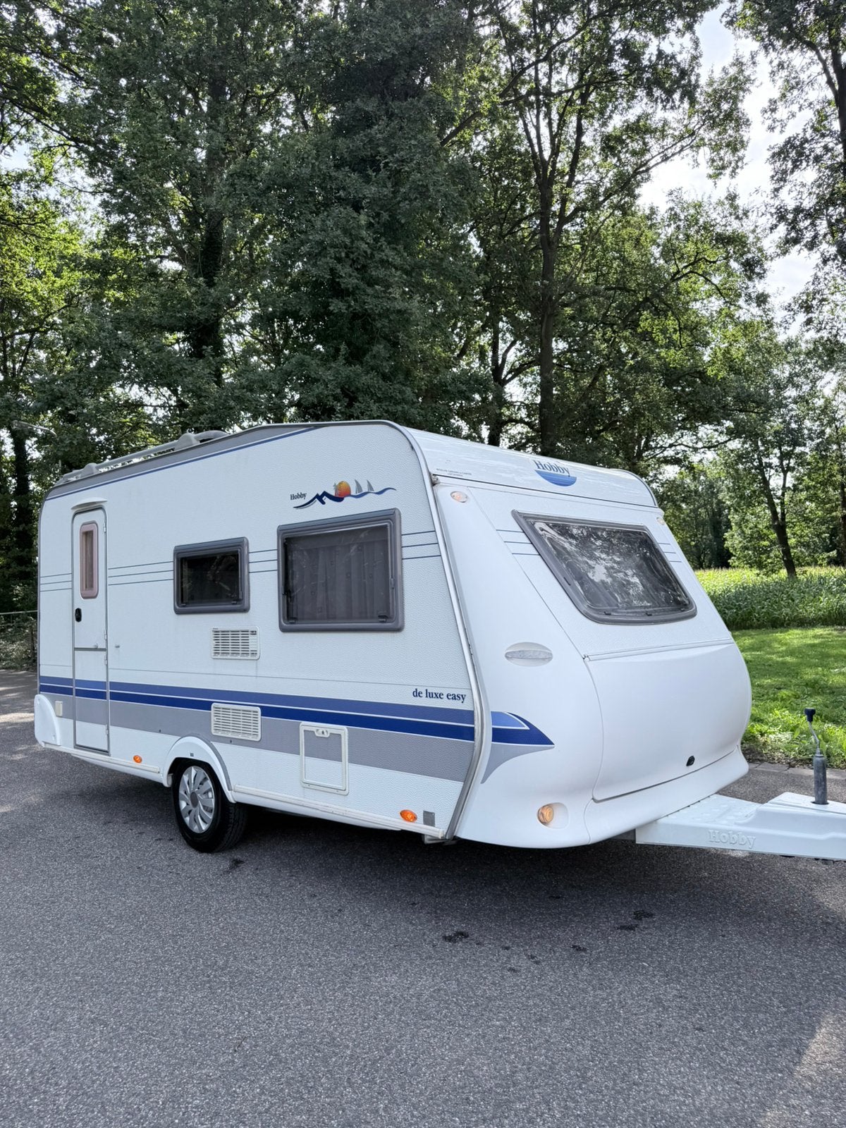 Nette Hobby 440 De Luxe Easy Caravan uit 2005!, Caravans en Kamperen, Hobby, Dwarsbed, Bedrijf, Treinzit