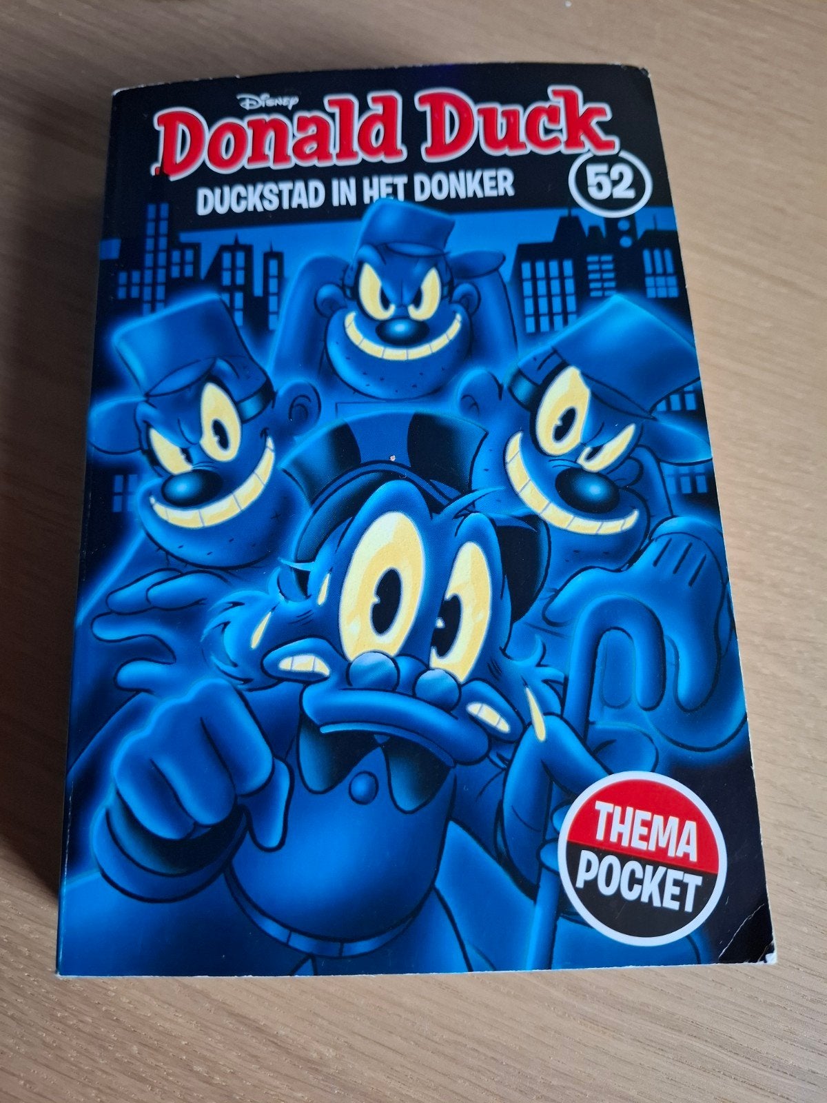 Donald Duck Pocket 52 - Duckstad in het Donker, Eén stripboek, Ophalen of Verzenden, Gelezen