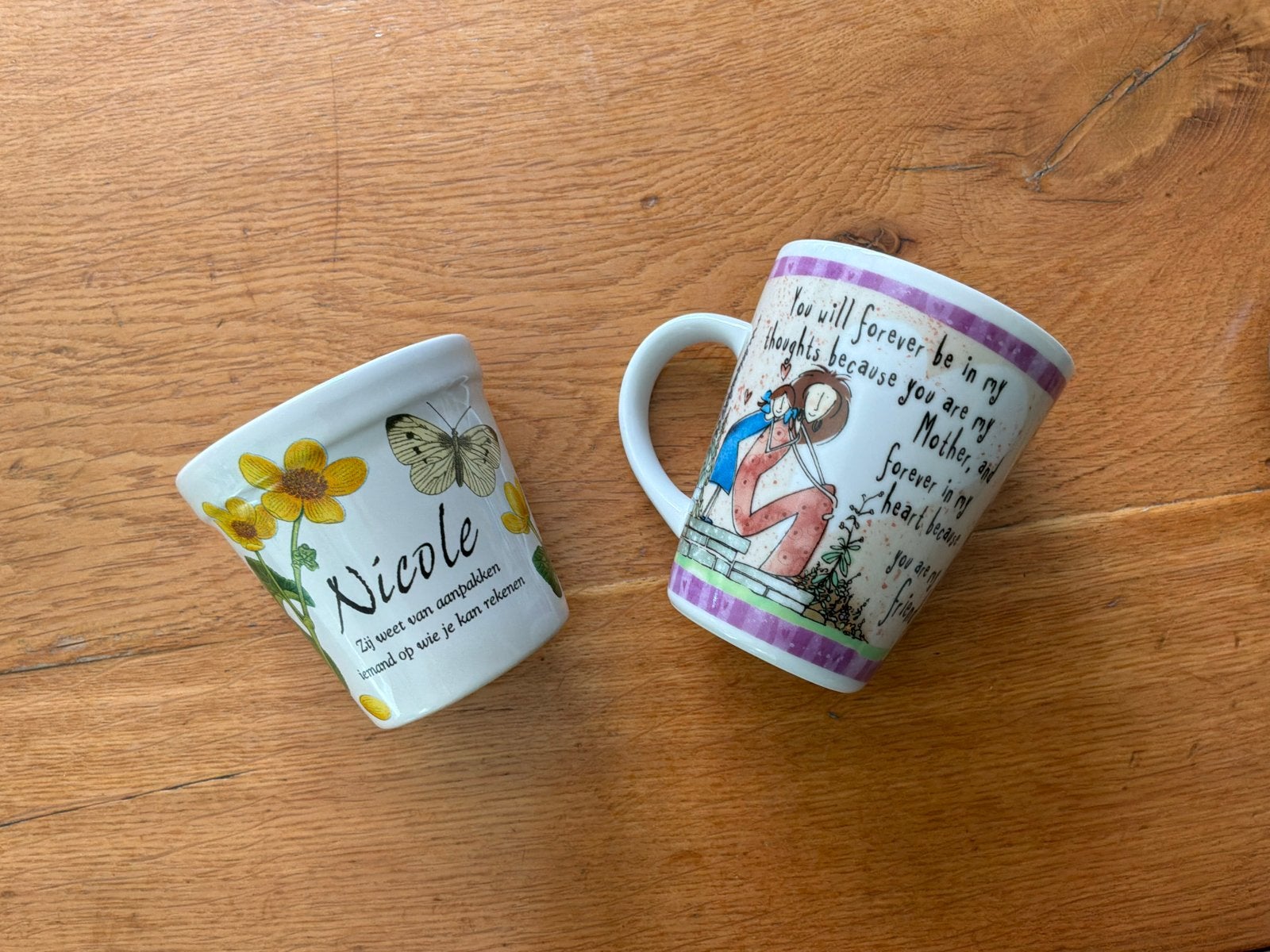 Set van 2 mok en vaasje : 'Nicole' en 'Born to Shop' (J.B.), Vintage, Meerkleurig, Ophalen of Verzenden, Zo goed als nieuw