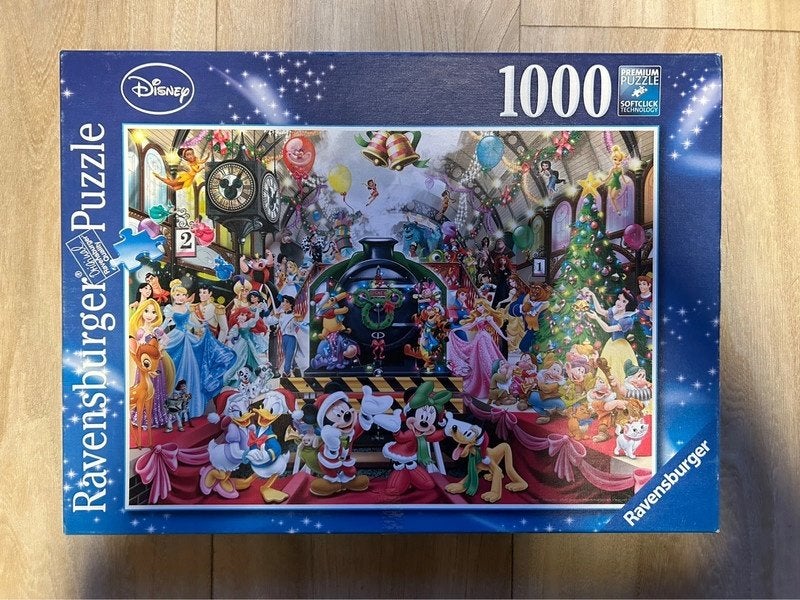 Ravensburger puzzel Disney kerst 1000 stukjes, Ophalen of Verzenden, 500 t/m 1500 stukjes, Gebruikt, Legpuzzel