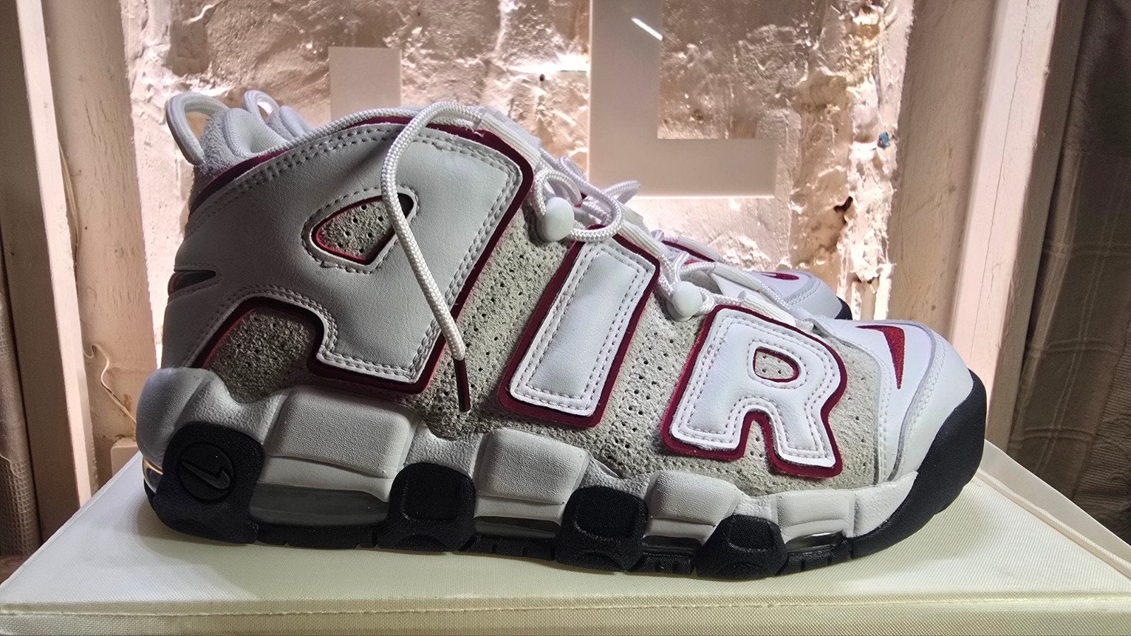 Nike Air More Uptempo '96 "Bulls" - Maat 43 - ZGAN, Ophalen of Verzenden, Zo goed als nieuw, Wit