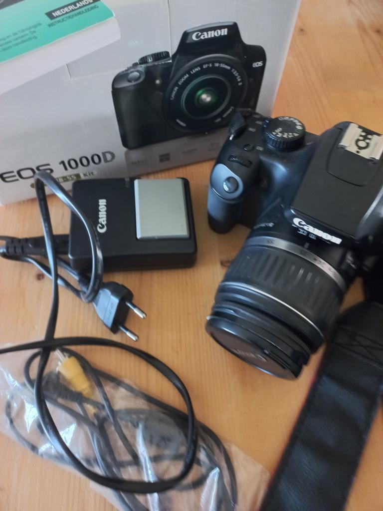 Canon EOS 1000D Spiegelreflexcamera met 2 lenzen, Ophalen, Gebruikt, Spiegelreflex, Canon