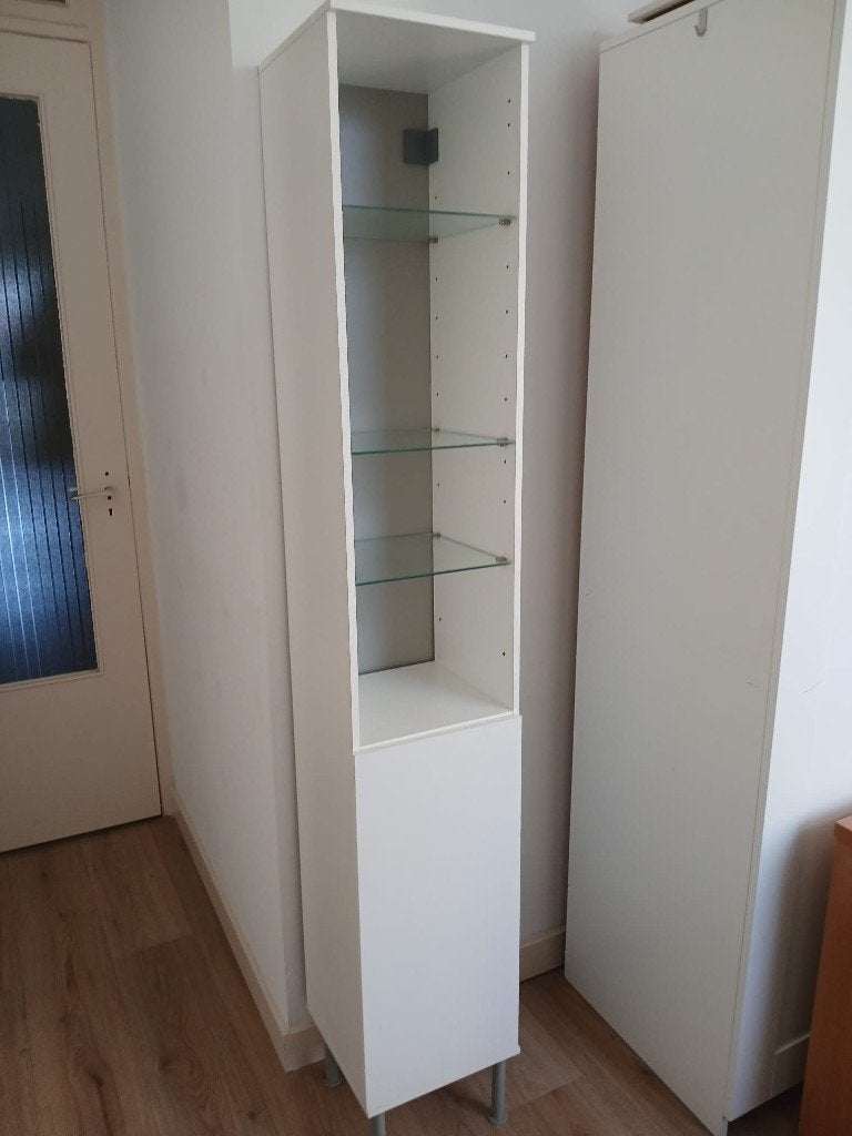 Ikea opbergkast met glazen planken en lichte schade, Ophalen, Gebruikt