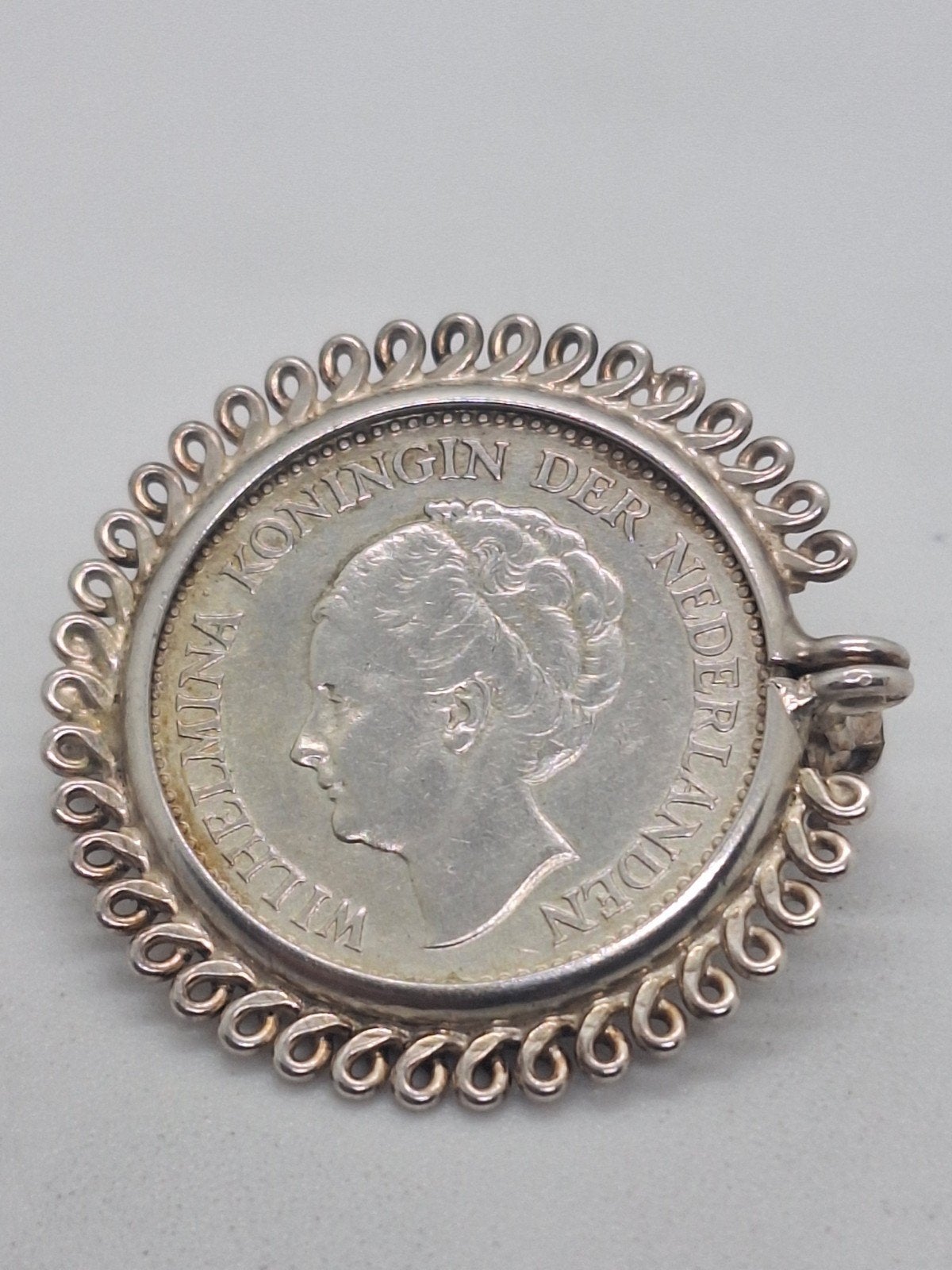 Zilveren Halve Gulden Broche 1922 - Stil Verzet WO2, Ophalen of Verzenden, Nederland