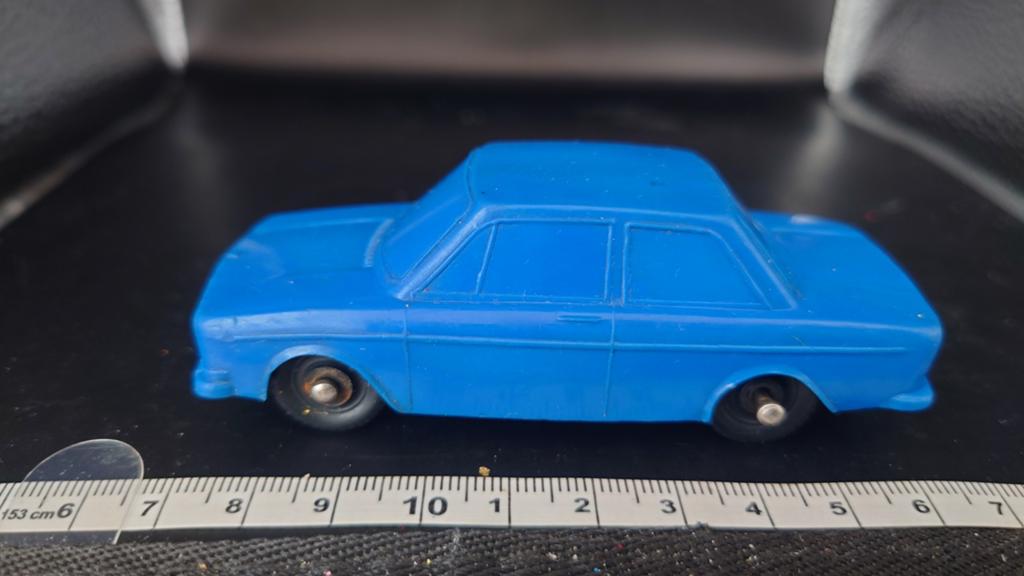 Galanite Zweden 1:43 Gummi Volvo 142 Speelgoedauto, Hobby en Vrije tijd, Modelauto's | 1:43, Ophalen of Verzenden, Zo goed als nieuw