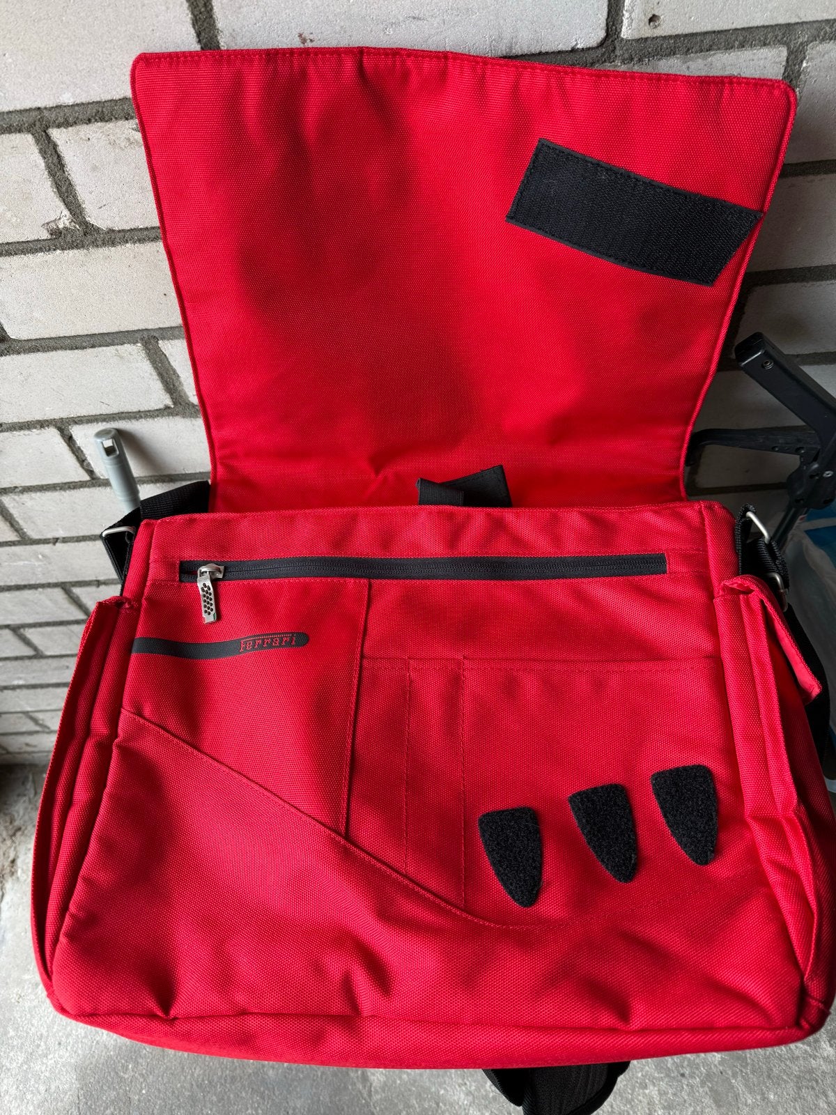 Ferrari Laptoptas - Rood met Veel Opbergvakken, Meerdere vakken, Gebruikt, 15 inch, Rood