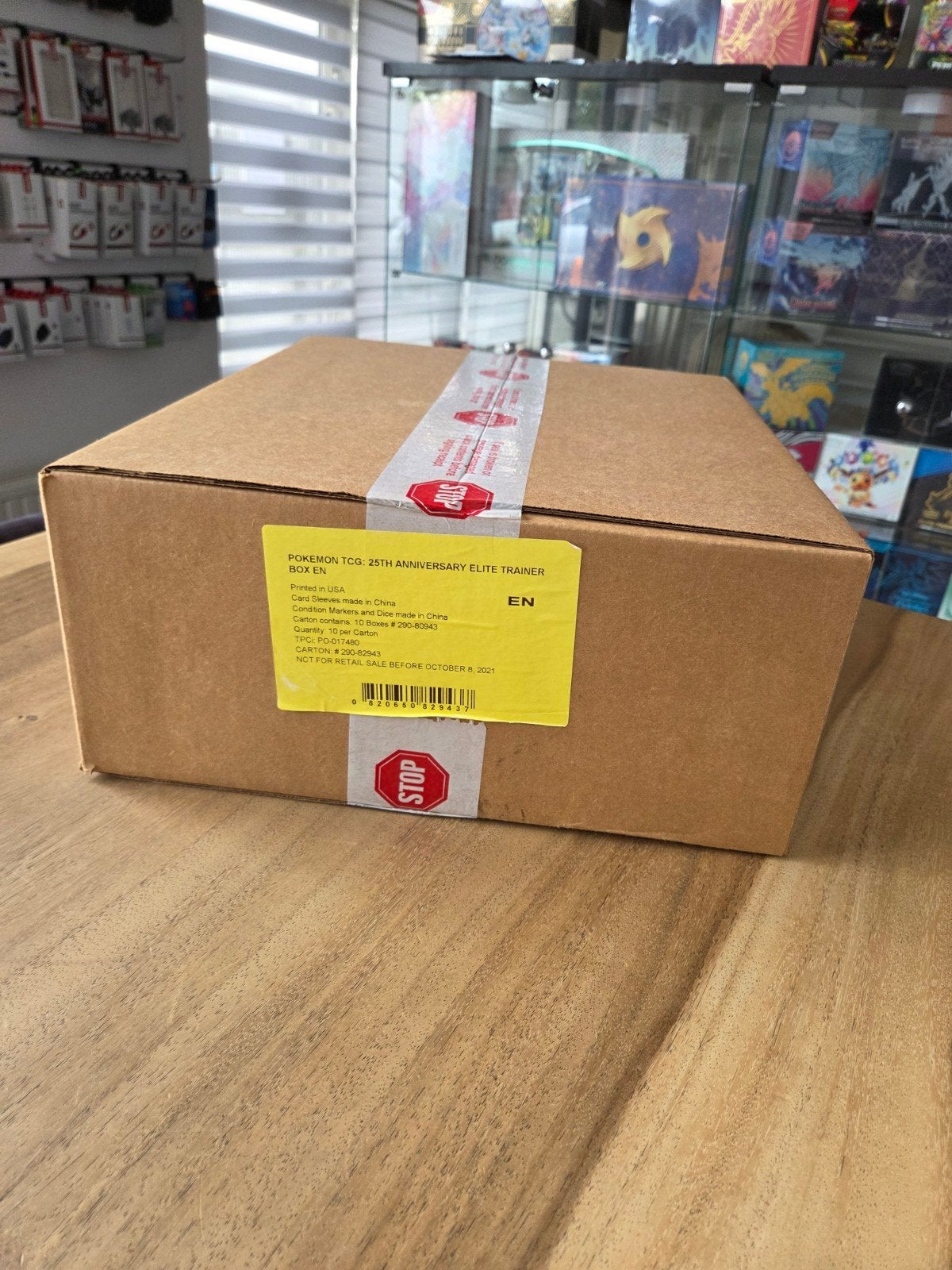 Pokemon Celebrations elite trainer box case, Ophalen of Verzenden, Nieuw