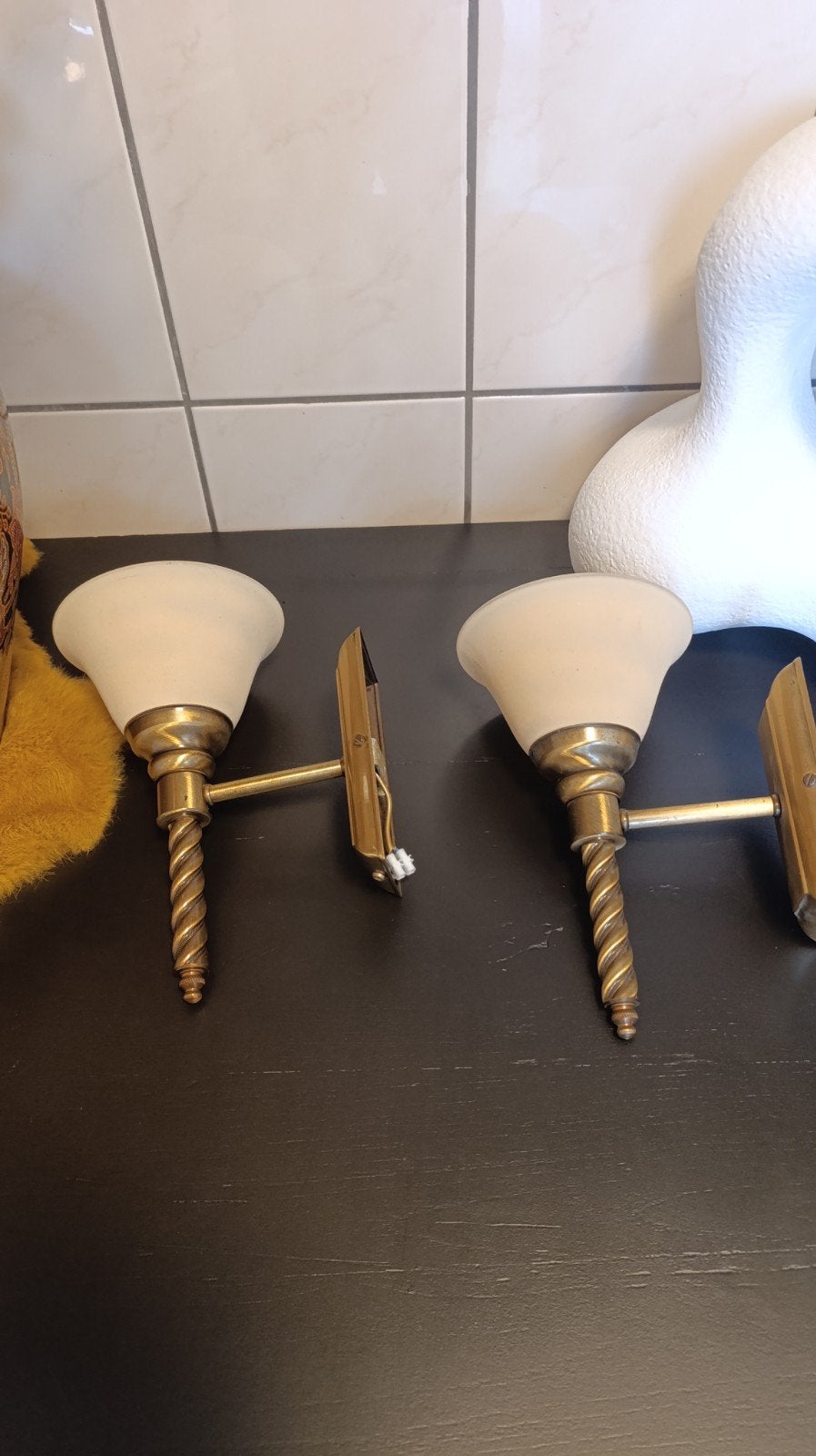 Set van 2 vintage messing wandlampen met glazen kap, Antiek en Kunst, Ophalen