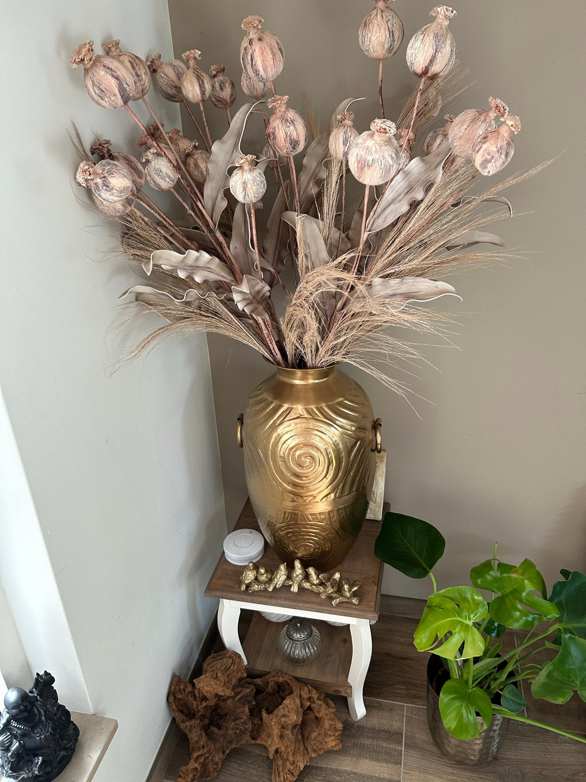 Grote gouden vaas met droogbloemen, Inclusief droogbloemen, Ophalen of Verzenden, Zo goed als nieuw, Metaal