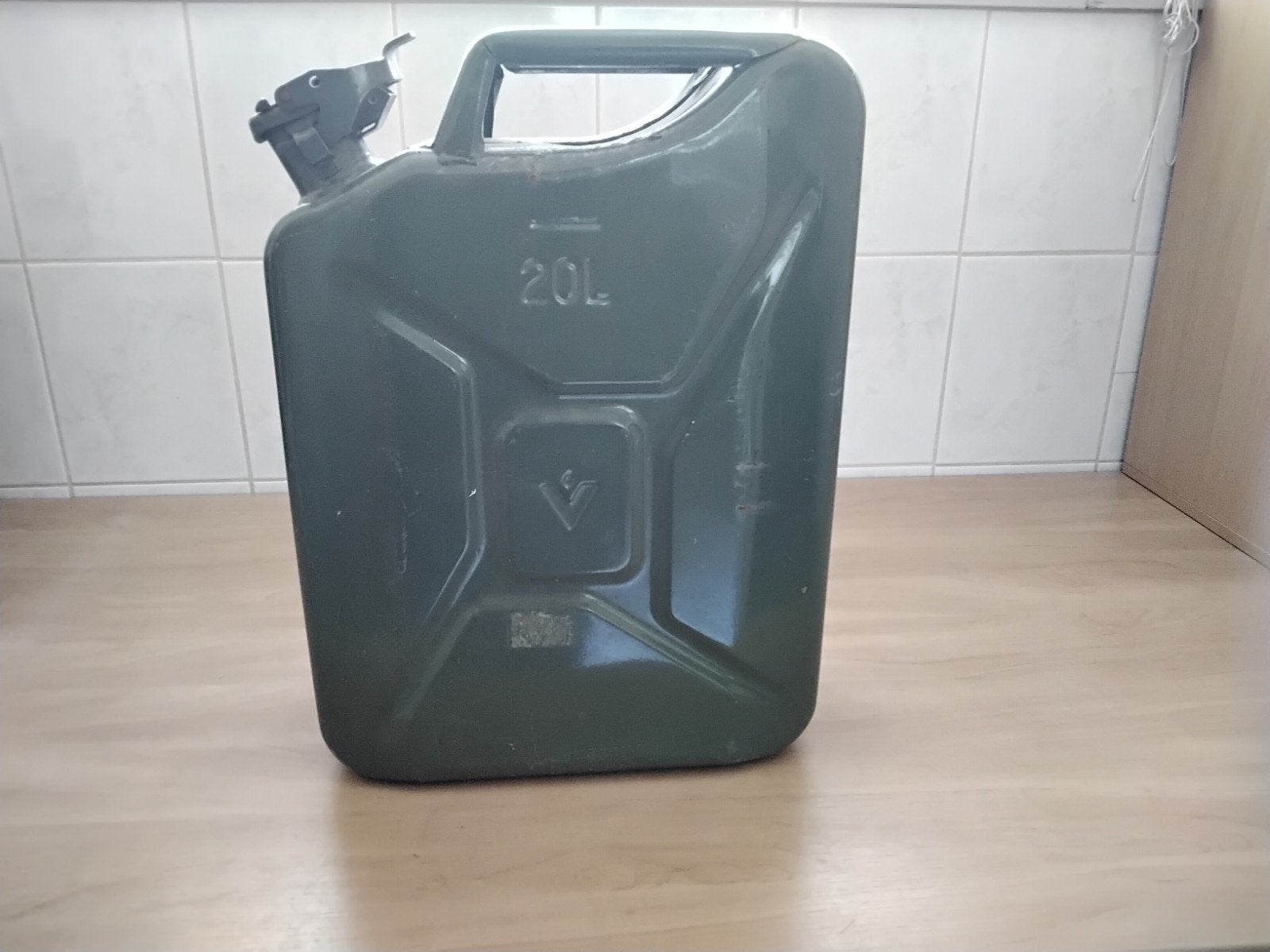 Nette degelijke leger  jerrycan 20 liter, Verzamelen, Militaria | Algemeen, Ophalen, Landmacht, Nederland