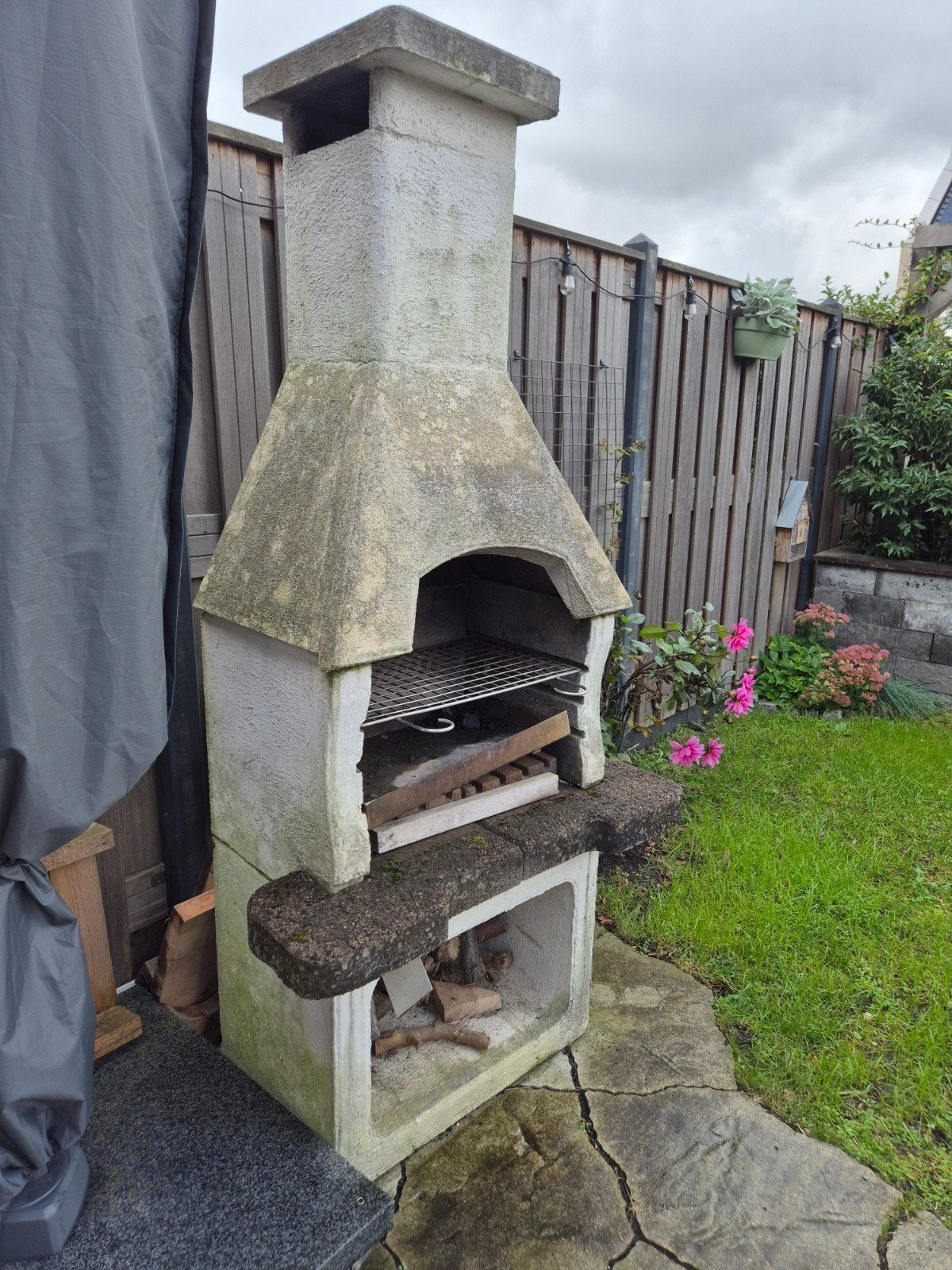 Robuuste Stenen Barbecue voor Tuin en Terras, Ophalen, Gebruikt, Onbekend