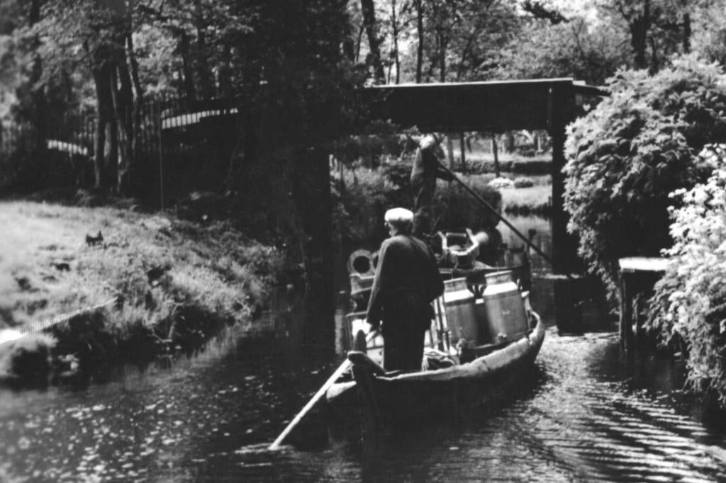 948310 Giethoorn 1962 Punter Melkvervoer Gelopen met zegel, Ophalen of Verzenden, 1960 tot 1980, Gelopen, Overijssel
