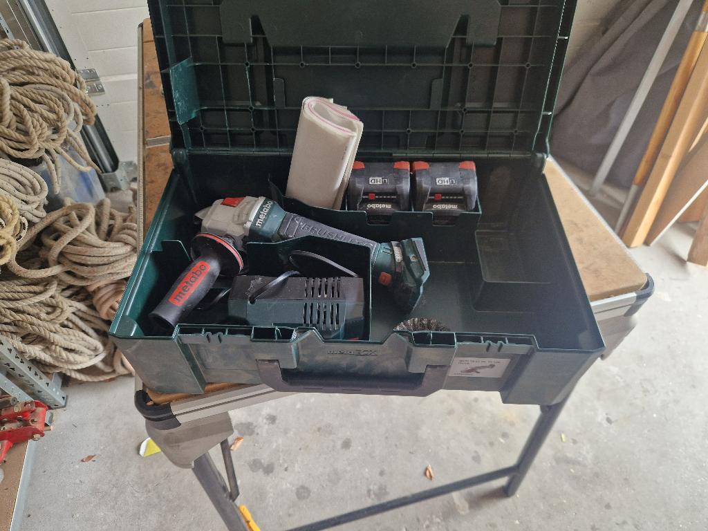 Metabo slijptol WPB 18 LT BL 11-125 + 2 accus, Ophalen of Verzenden, Zo goed als nieuw, 1000 watt of meer, Haakse handslijpmachine