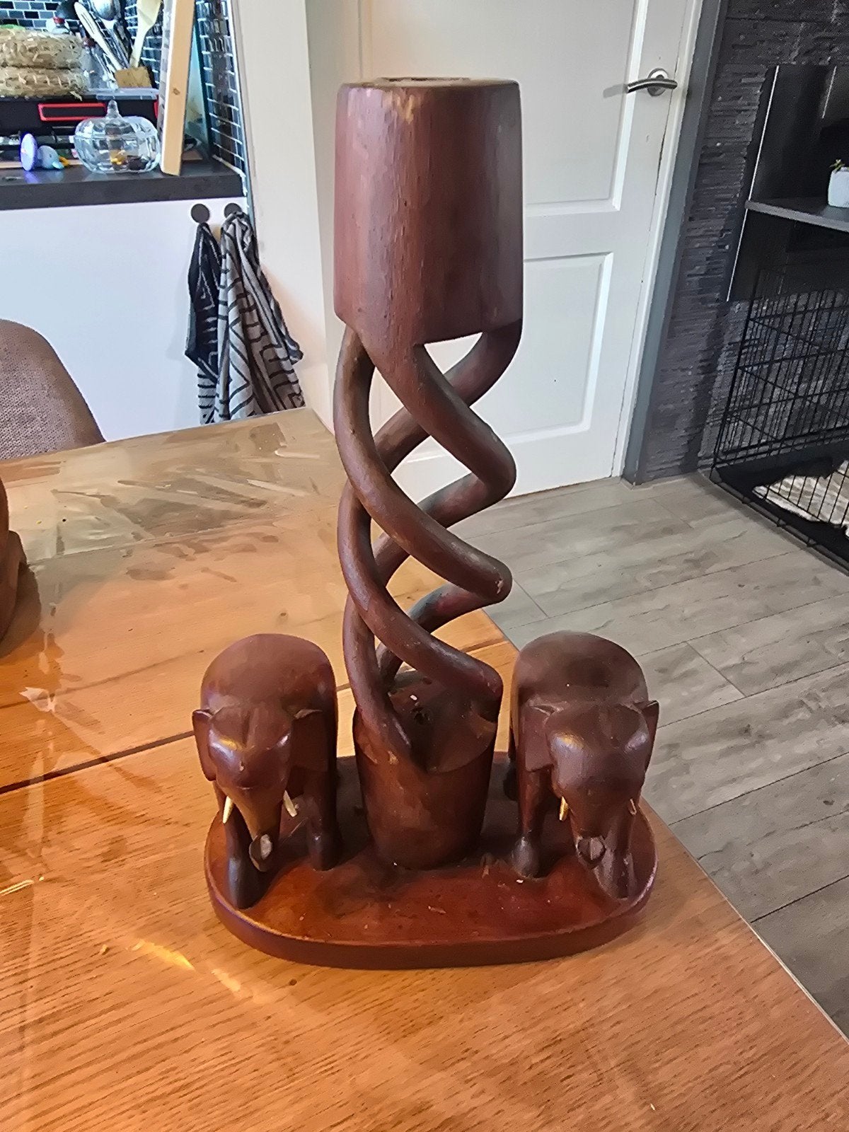 Unieke houten kandelaar met olifanten, Ophalen of Verzenden
