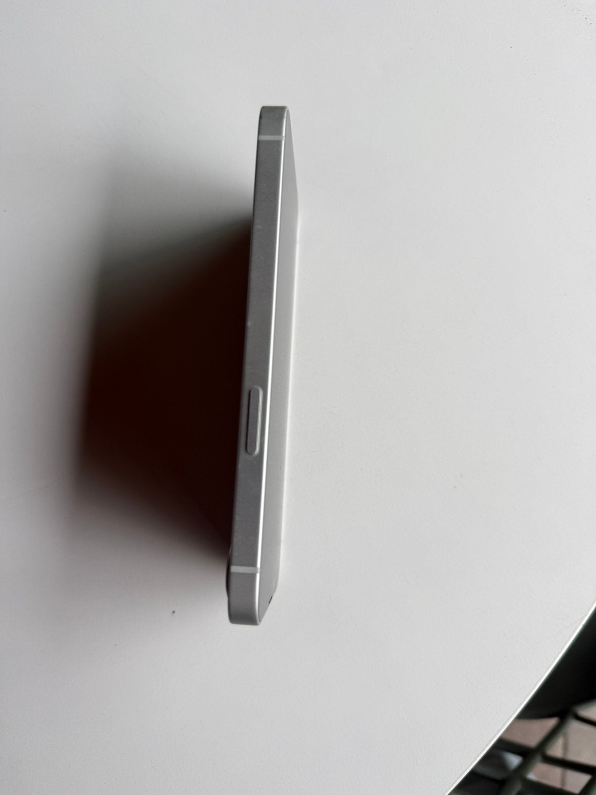 Foto 5 van Iphone 16e nieuwstaat batterij 100%