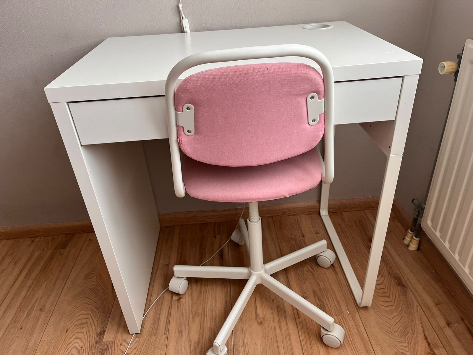 Ikea kinder bureau met stoel en bovenkast, Ophalen, Hout, Kinderbureau, 50 cm