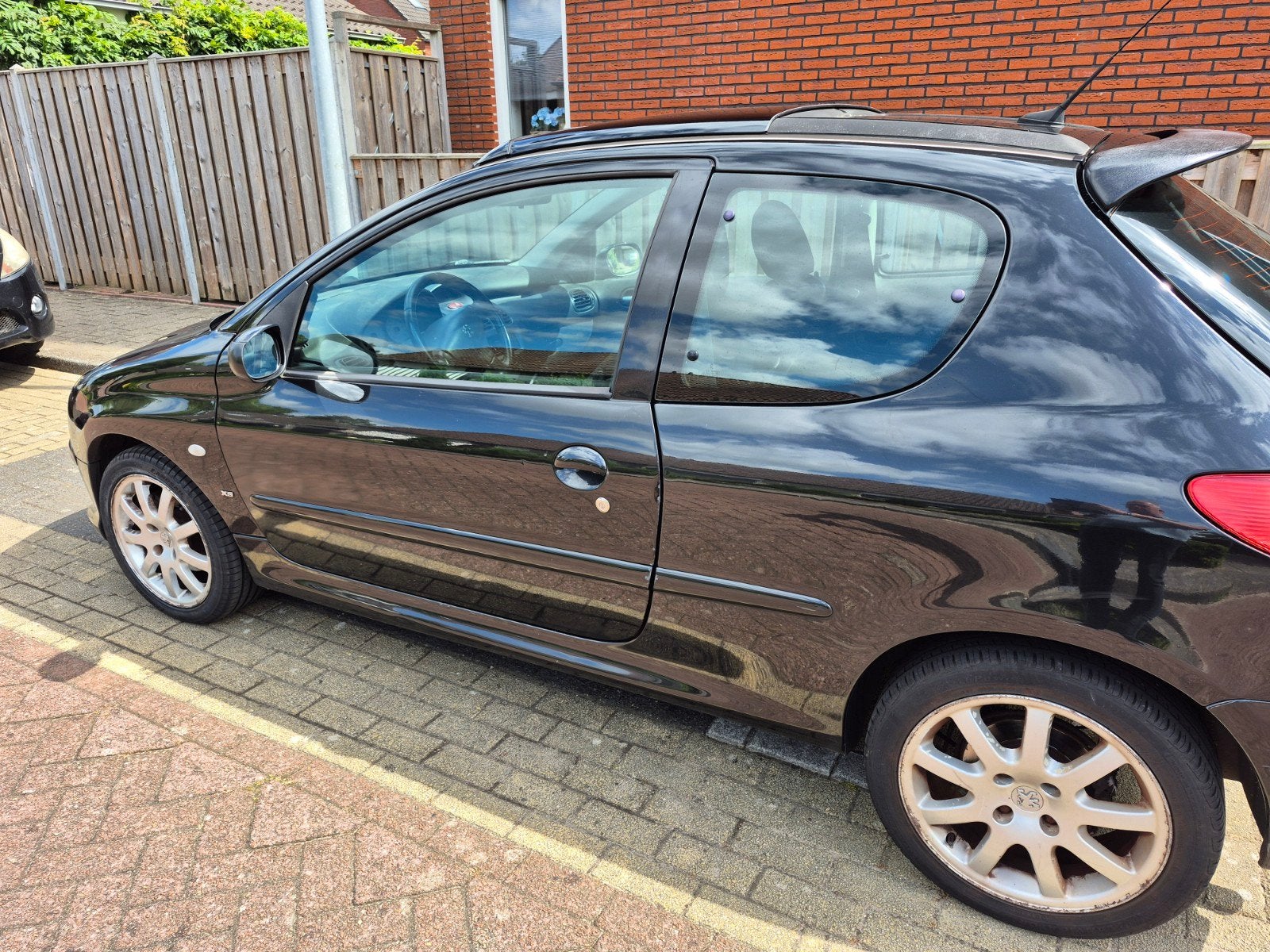 Peugeot 206 1.4 16V XS 3D 2003 Zwart, Auto's, Peugeot, Voorwielaandrijving, 1360 cc, 31 €/maand, 4 cilinders