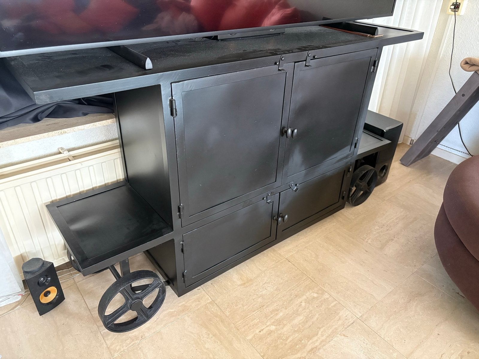 TV meubel van sterk metaal, Ophalen, Steampunk, 150 tot 200 cm, Zo goed als nieuw