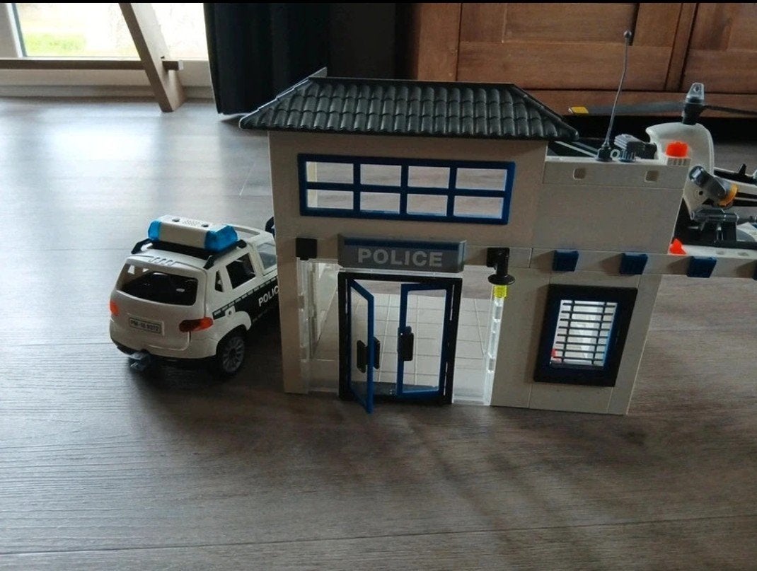 Playmobil Politiepost 9372 met auto en helikopter, Gebruikt, Gebouw, Complete set, Ophalen of Verzenden