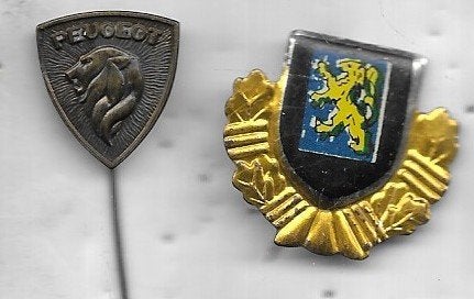 2 X PEUGEOT AUTO MERK SPELEN, Ophalen of Verzenden, Gebruikt, Transport, Speldje of Pin