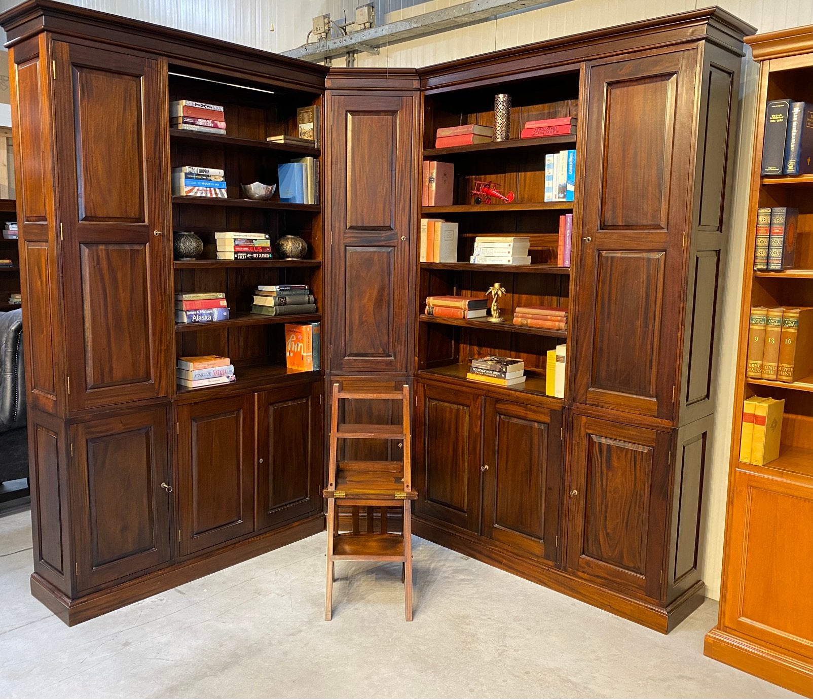 Massief Mahoniehouten Bibliotheekkast met Trap, Ophalen, Zo goed als nieuw, 200 cm of meer, 25 tot 50 cm