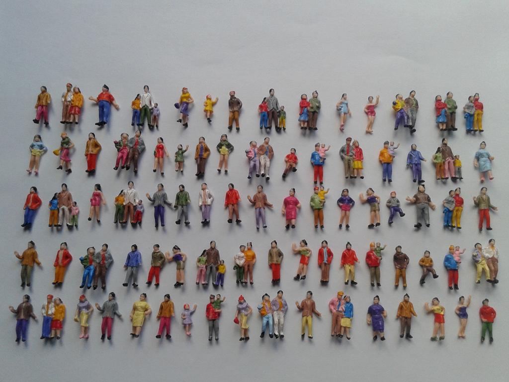 100 staande poppetjes en 50 zittende figuren H0-spoor 1:87, Overige merken, Gelijkstroom of Wisselstroom, Brug, Tunnel of Gebouw