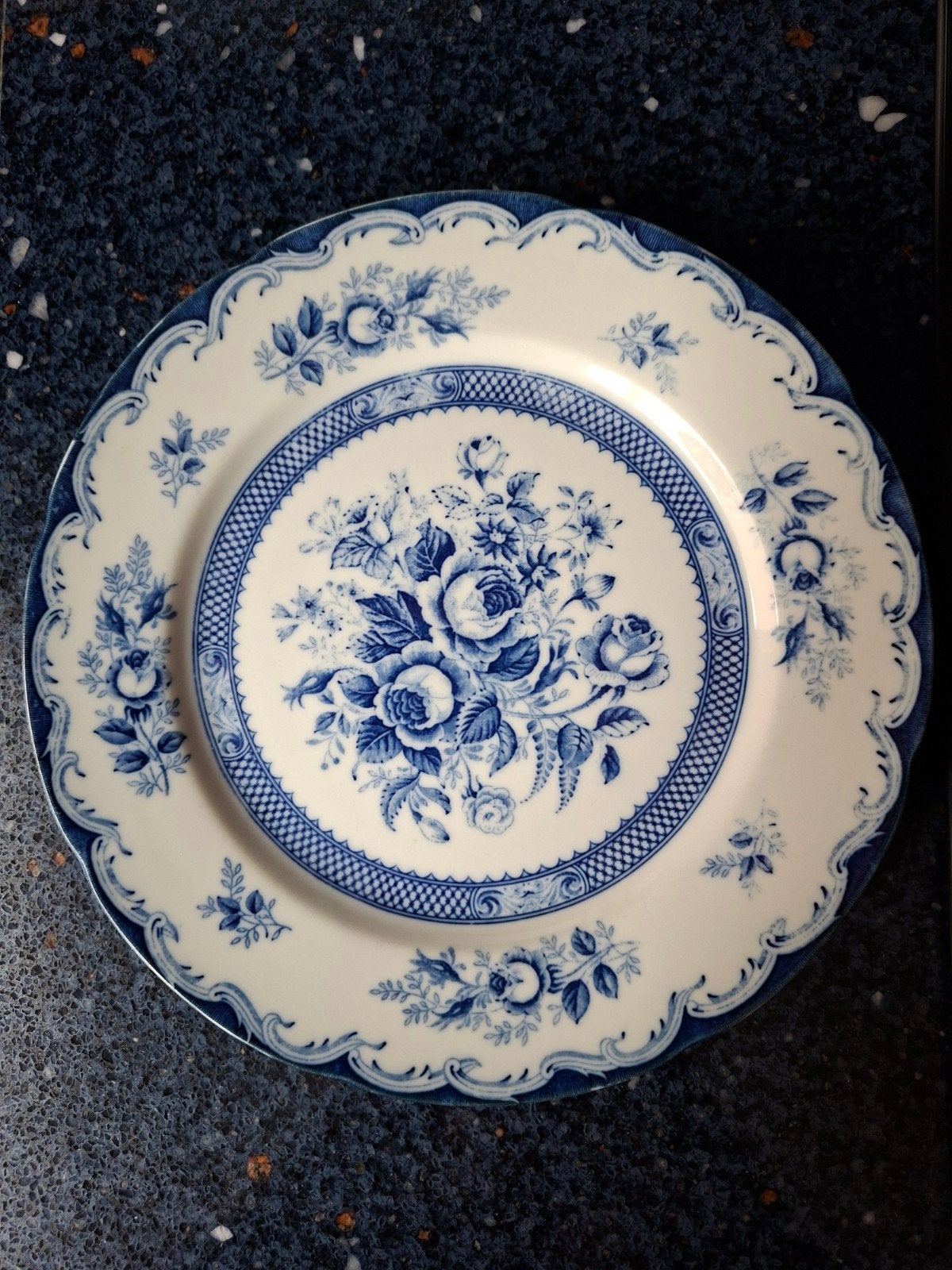 BLUE ROSE Bord Blauw Wit Antiek Porselein Fine China Japan, Ophalen of Verzenden, Zo goed als nieuw