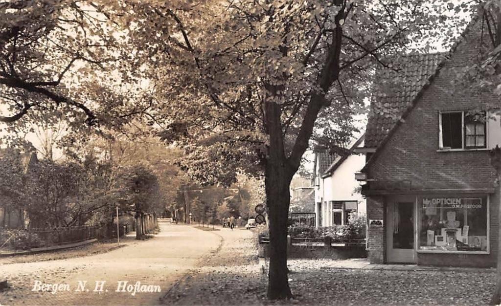 Bergen N.H. Hoflaan Opticien D.W. Pastoor, Ophalen of Verzenden, 1940 tot 1960, Gelopen, Noord-Holland