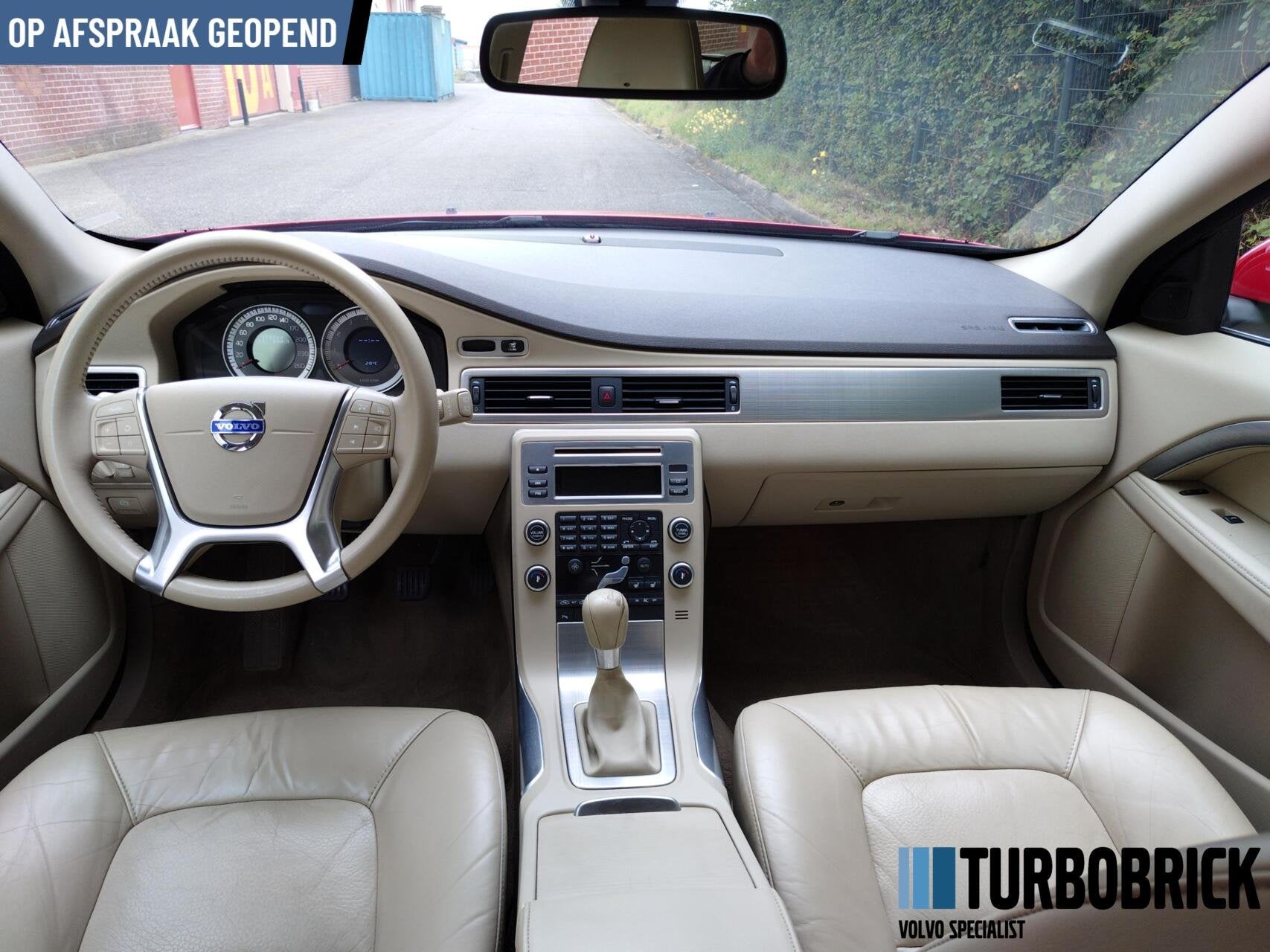 Volvo V70 1.6 T4 Summum |Leder|Trekhaak|Cruise|Xenon|Youngti, Voorwielaandrijving, 15 km/l, Gebruikt, Beige