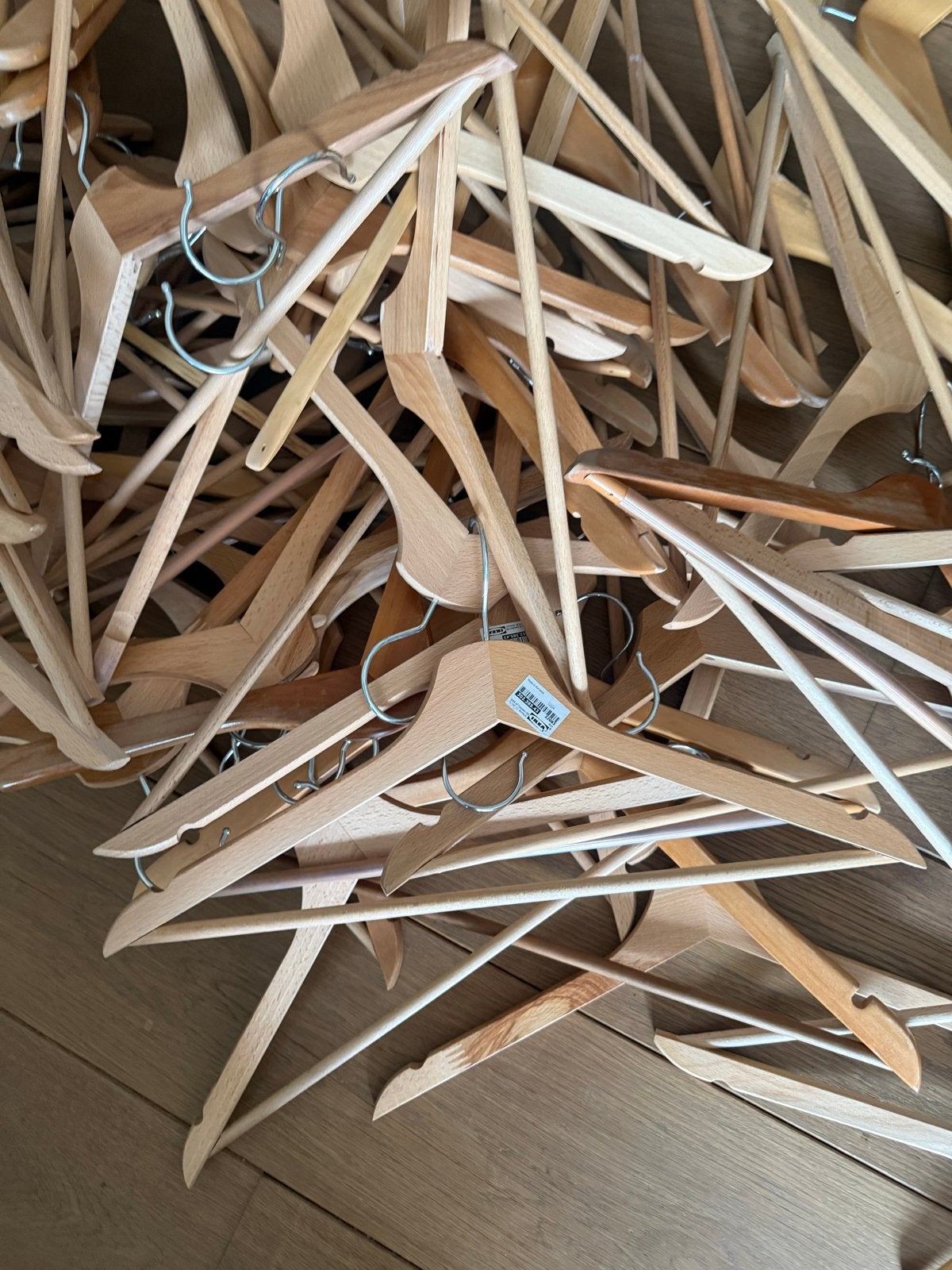 105 houten kledinghangers, o.a. van Ikea, Ophalen of Verzenden, Gebruikt, Hout, Kinderen en Volwassenen