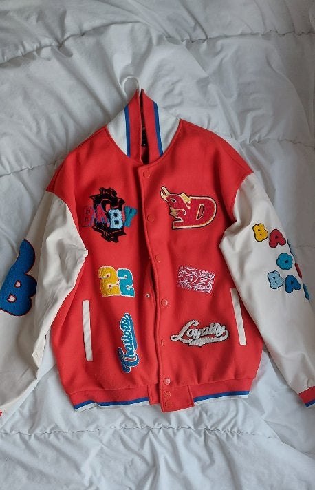 DaBaby Varsity Jacket Rood – Limited Look | Streetwear, Nieuw, Ophalen of Verzenden, Boohooman, Rood