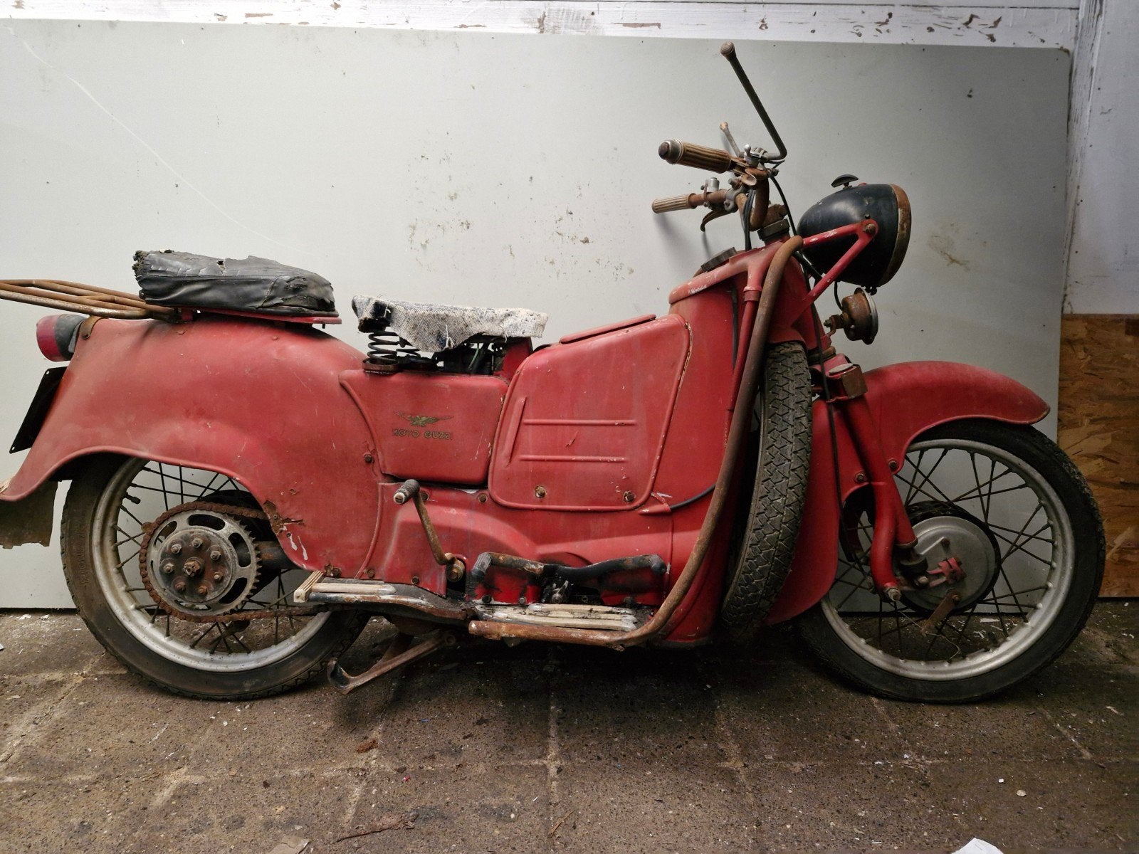 Moto Guzzi Galletto schuurvondst, Ophalen