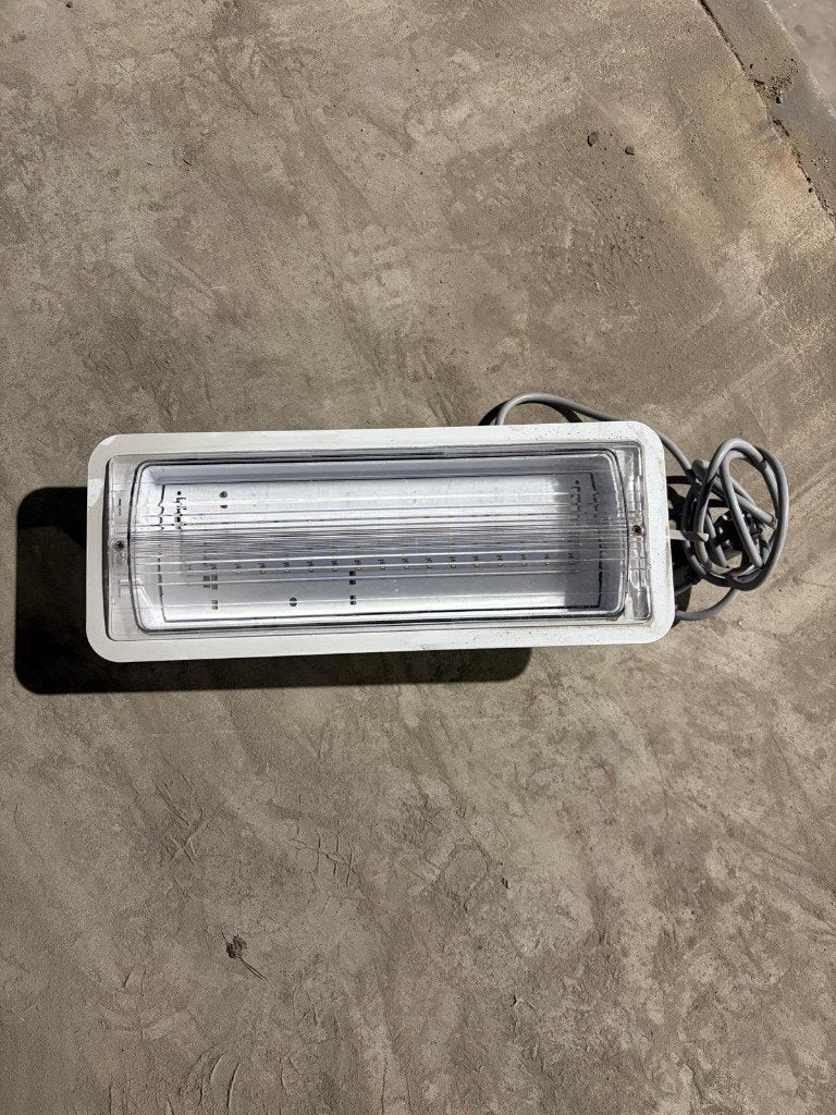 Nood verlichtingarmatuur, Ophalen of Verzenden, Zo goed als nieuw, Minder dan 50 watt, Lamp met armatuur