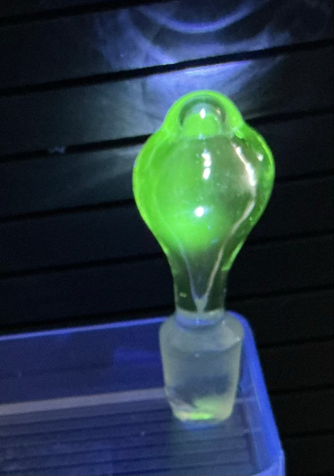 Vintage Uranium/Mangaan Glas Stop, Glows onder UV-licht, Verzenden