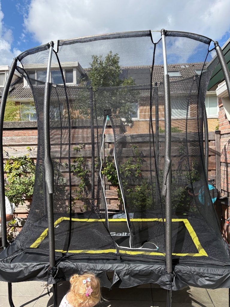 Trampoline Salta (3 weken oud) 210x150 + trap nieuw in doos, Ophalen, Zo goed als nieuw