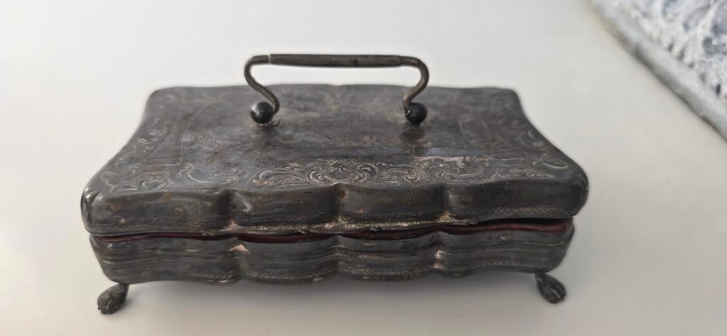Zilver lepeldoosje op pootjes met zilveren lepeltjes, Antiek en Kunst, Antiek | Goud en Zilver, Ophalen of Verzenden, Zilver