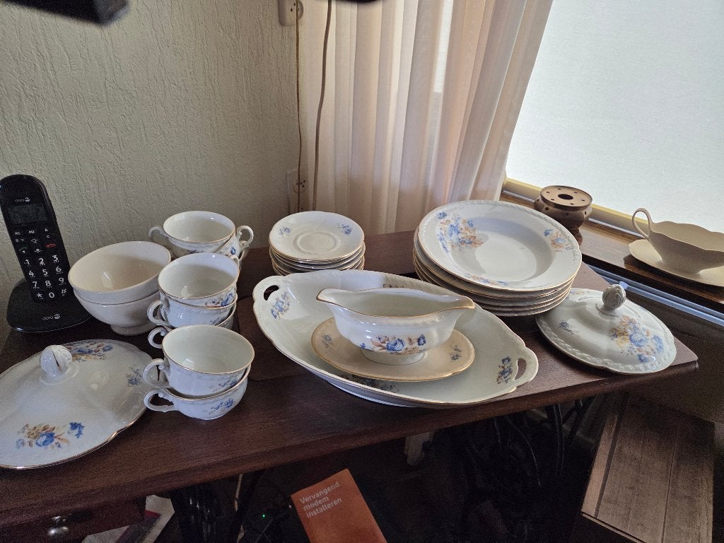 Oud servies, Ophalen