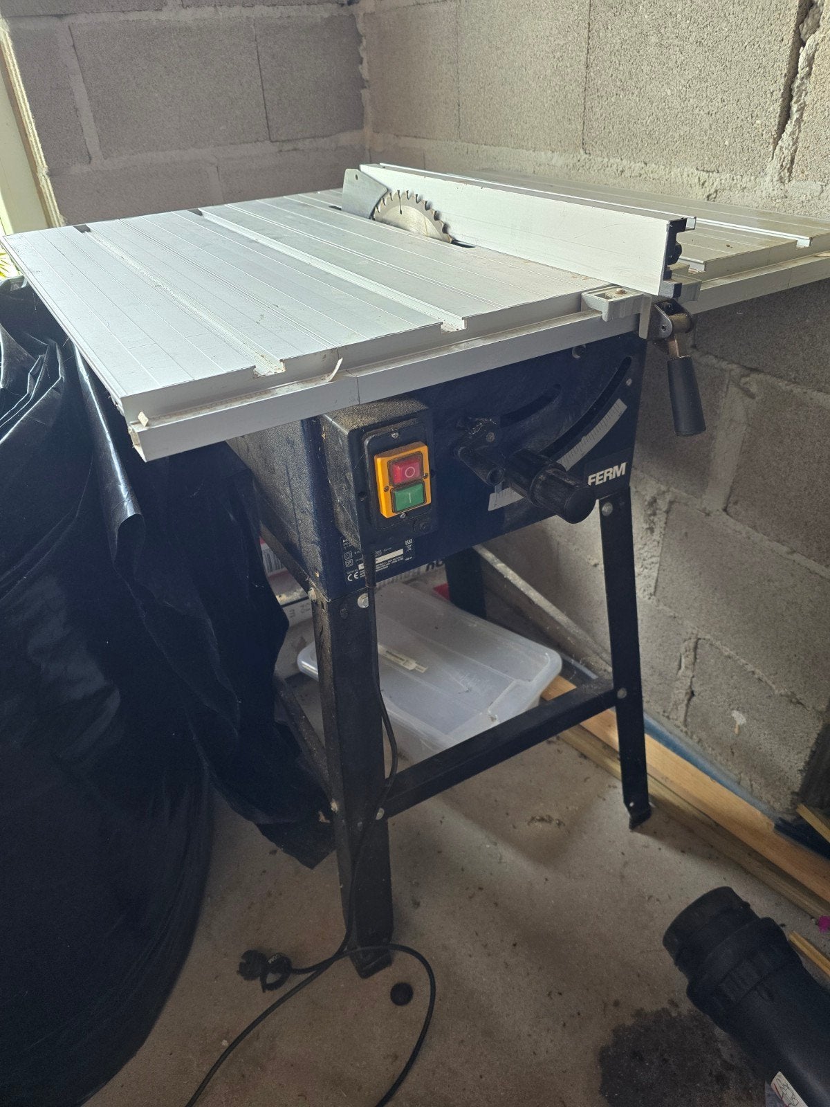 Ferm zaagtafel, Doe-het-zelf en Verbouw, Gereedschap | Zaagmachines, Ophalen