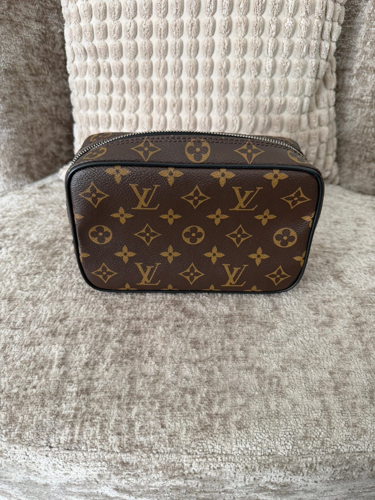 Louis Vuitton Toilet Pouch PM, Ophalen of Verzenden, Nieuw, Bruin, Heer of Dame
