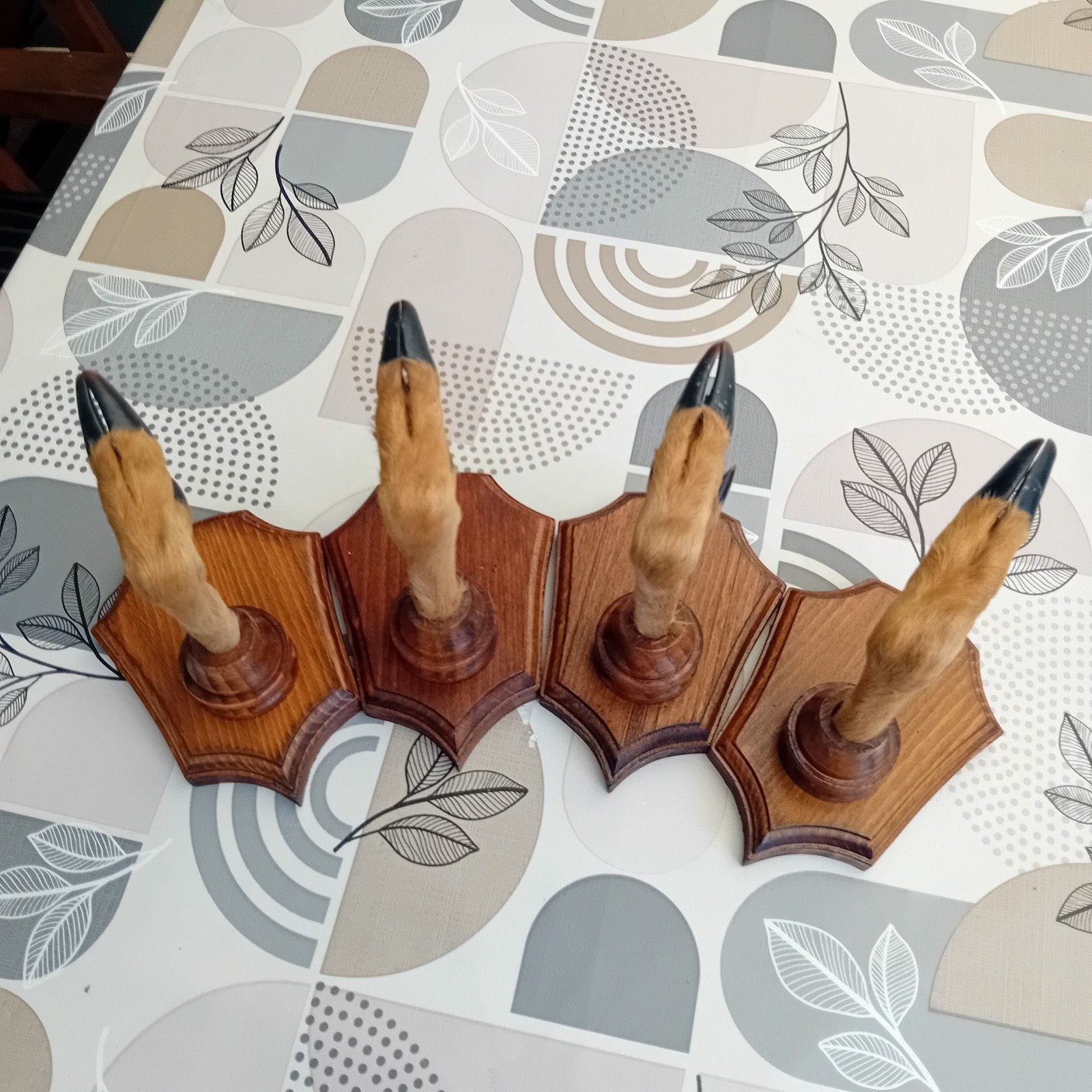 Set van 4 vintage reeën poten kapstokken, Ophalen