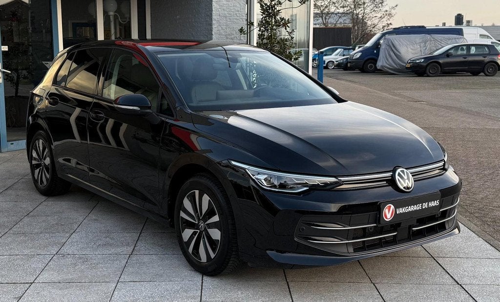 Volkswagen GOLF 1.5 eTSI Life Edition, Auto's, Volkswagen, 12 maanden, 1498 cc, 4 cilinders, Leder en Stof