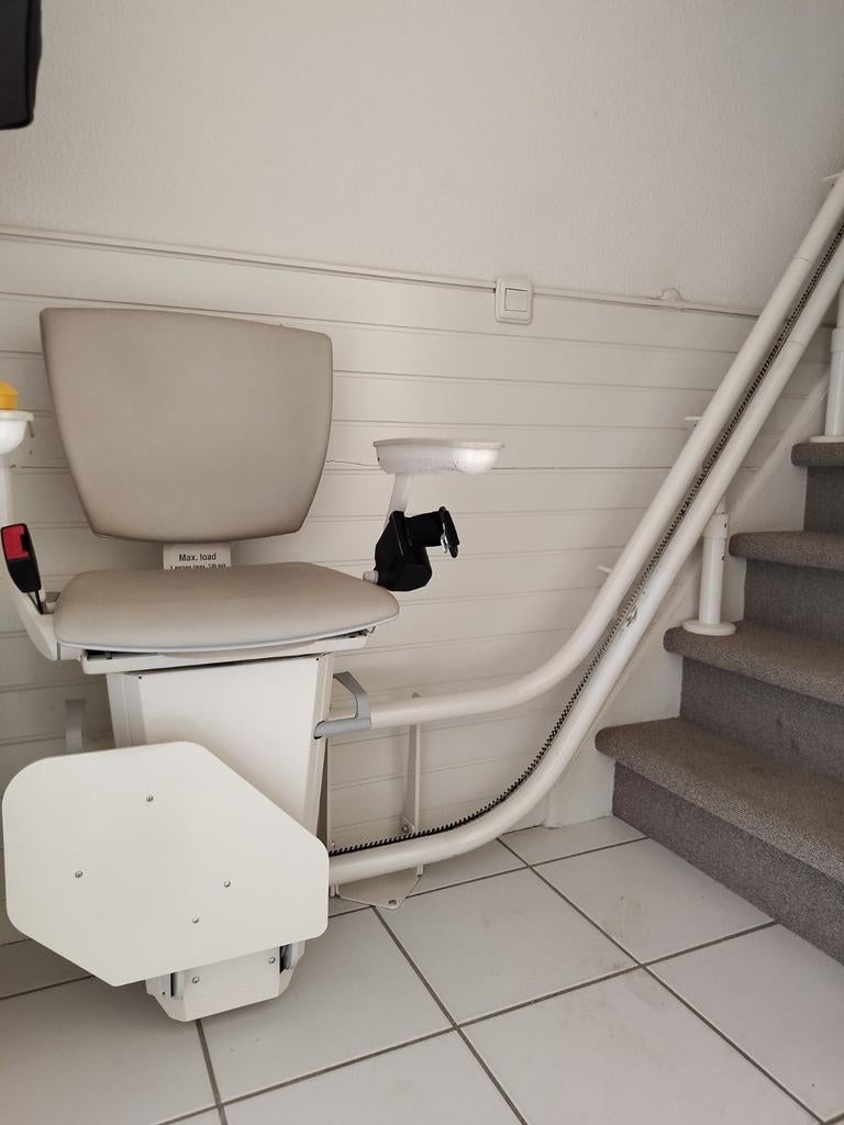 Traplift van het merk otolift, Ophalen